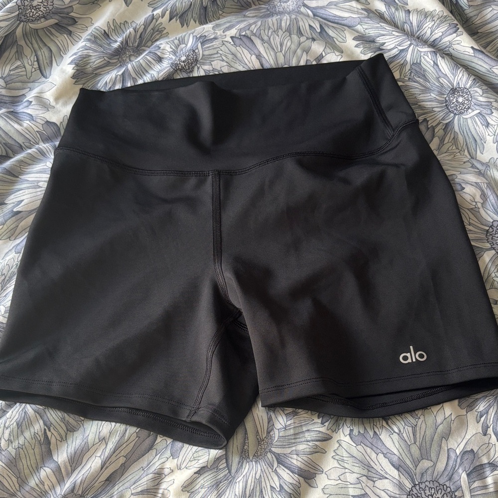 ALO Yoga Women's black Bike Shorts